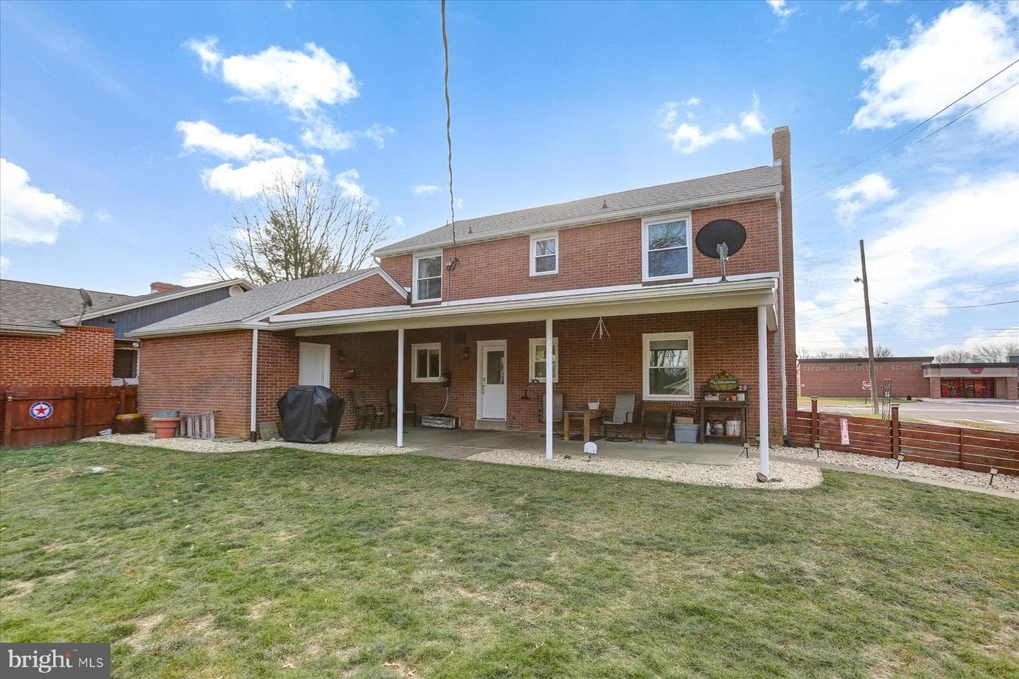 101 E Walnut Street photo 40