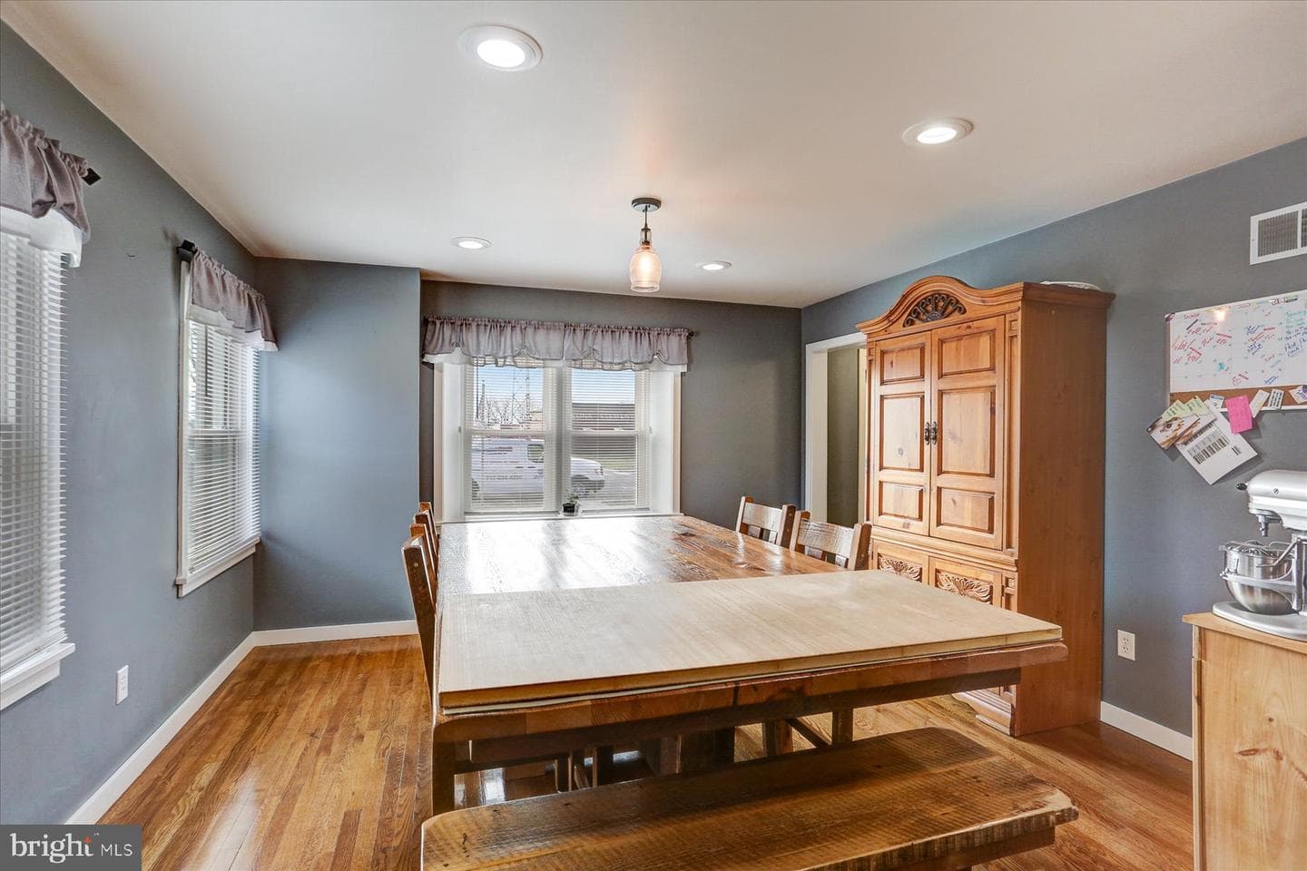 101 E Walnut Street photo 9