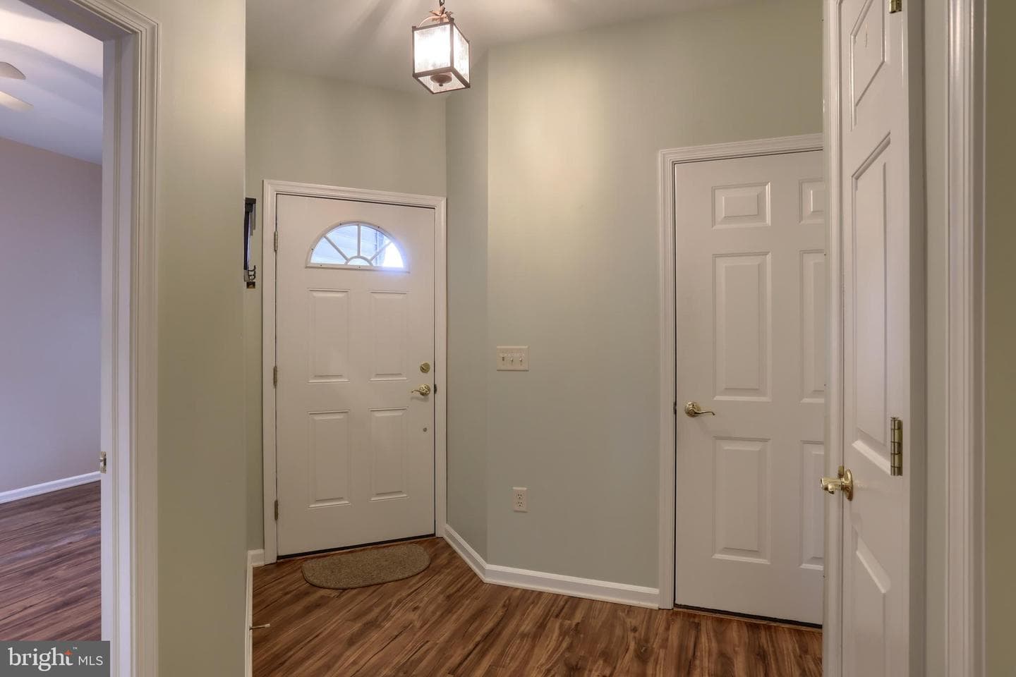 809 Briar Edge Court photo 2