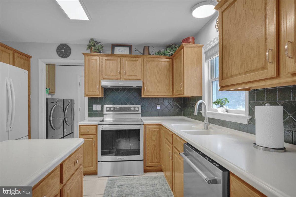 141 Oak Lane photo 10