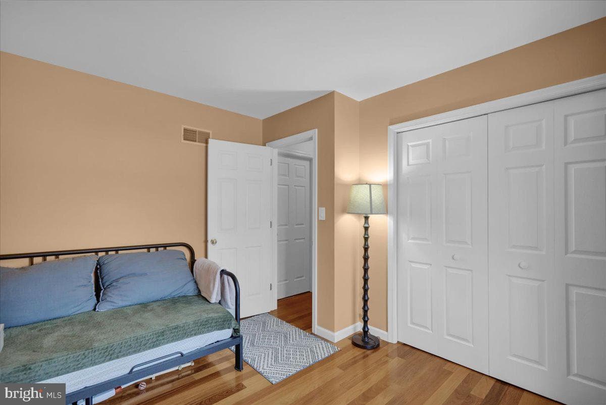 141 Oak Lane photo 25