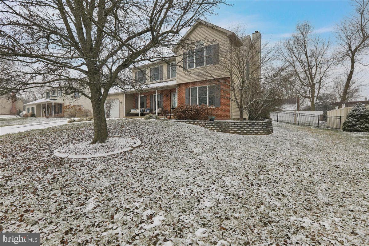 141 Oak Lane photo 3