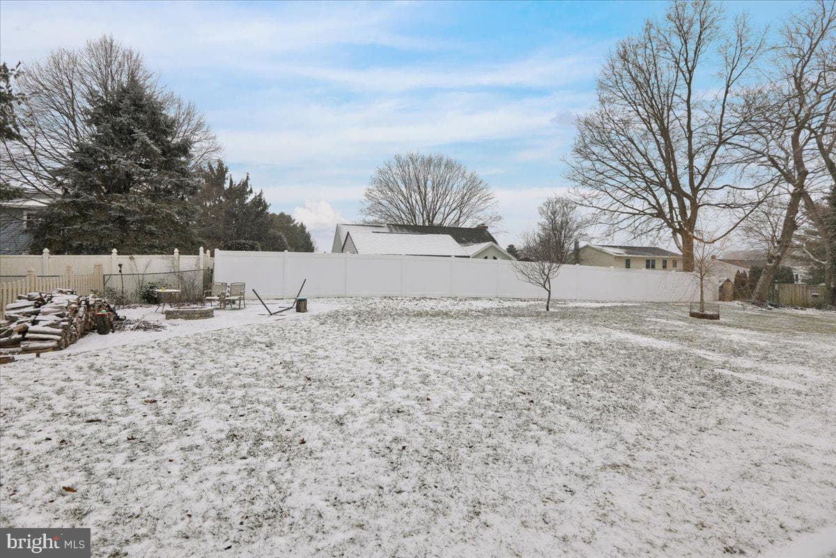 141 Oak Lane photo 36