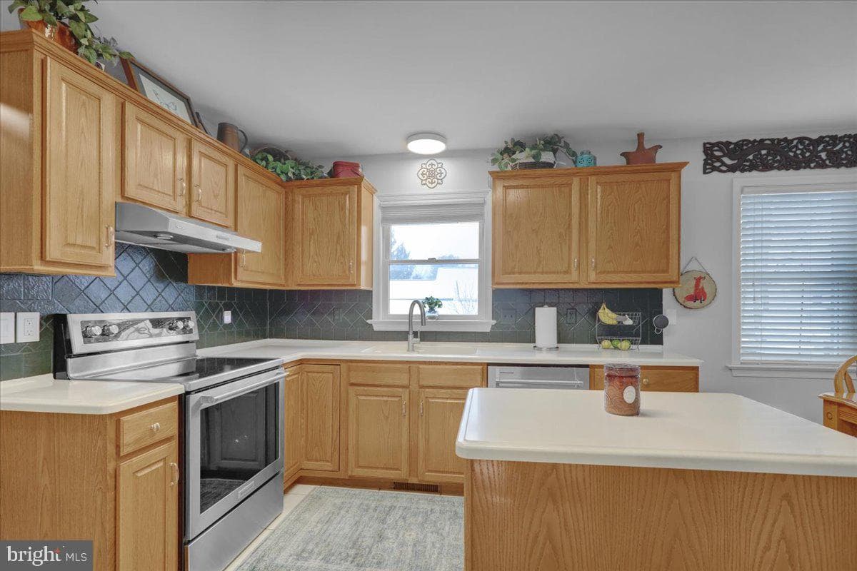 141 Oak Lane photo 8