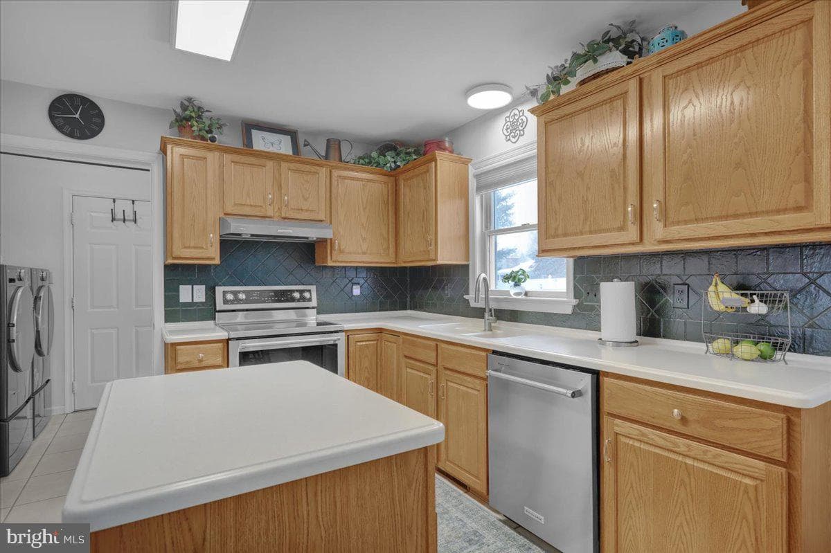 141 Oak Lane photo 9
