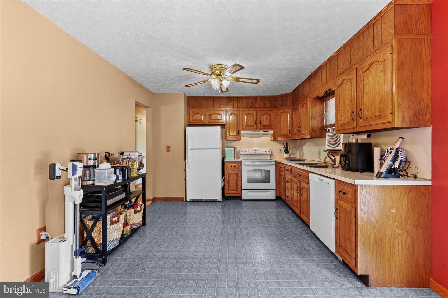 404 Birch Lane photo 13