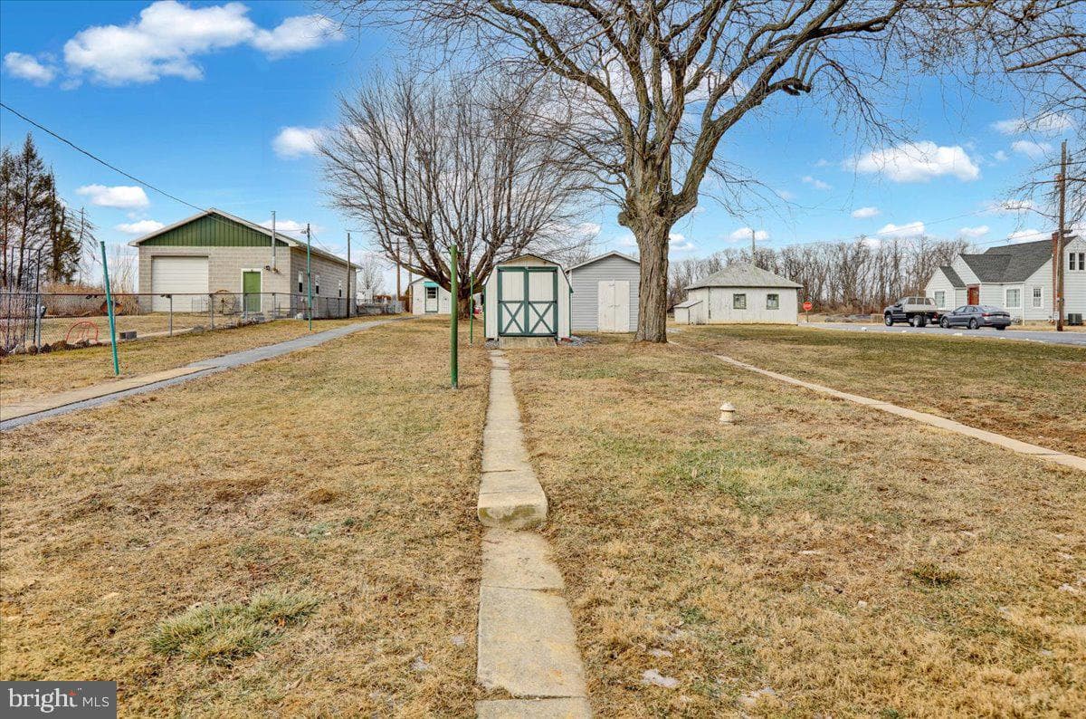 77 E Main Street photo 17