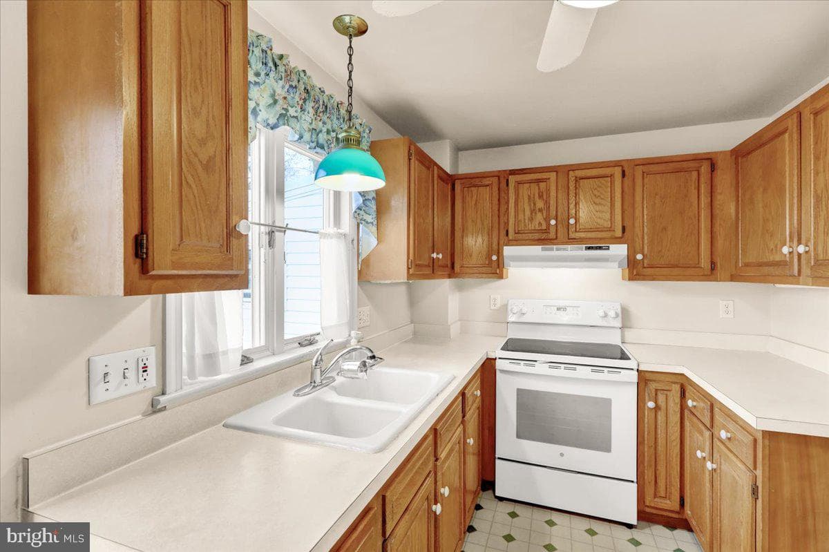 77 E Main Street photo 7