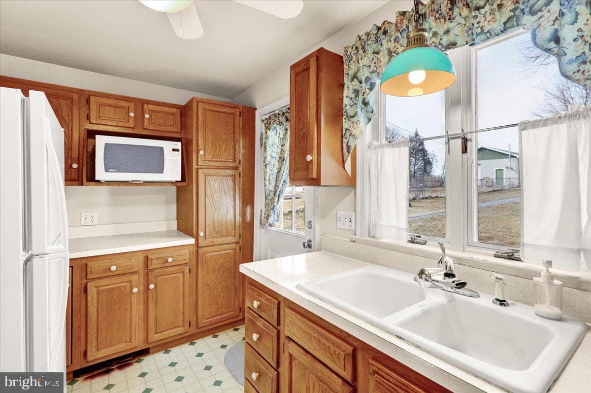 77 E Main Street photo 8