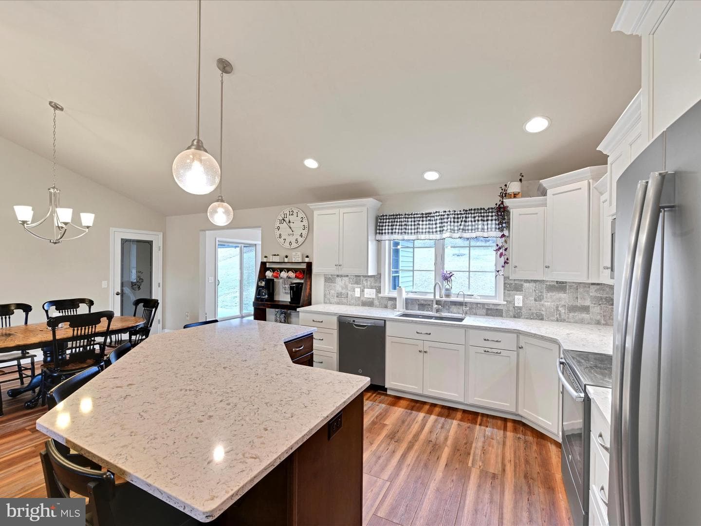 1526 Rolling Meadow Dr photo 12