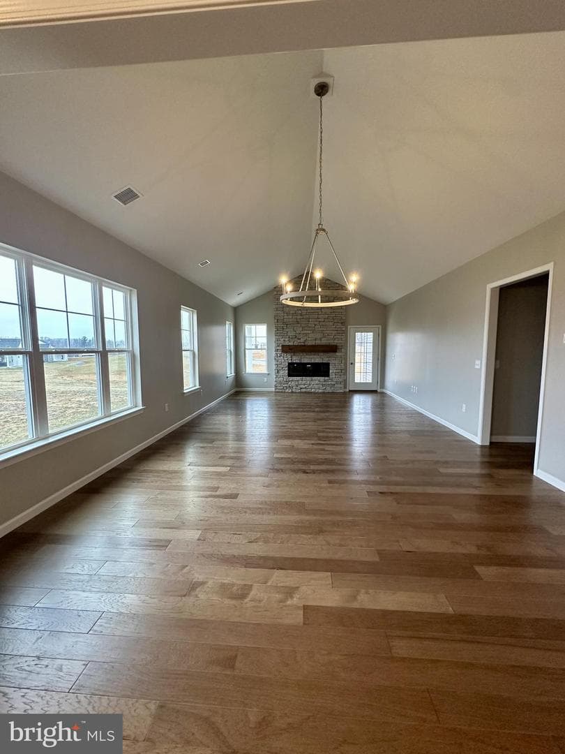 145 Bellflower Ave photo 4