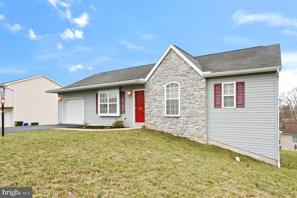 975 Harmony Hill Drive photo 2