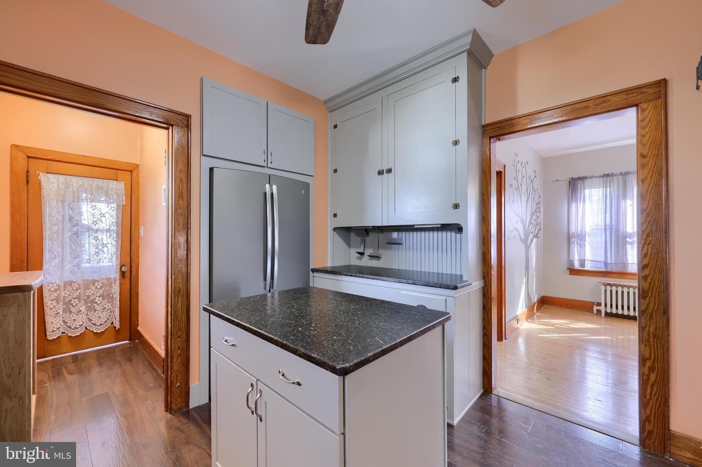 11 E Poplar Street photo 24