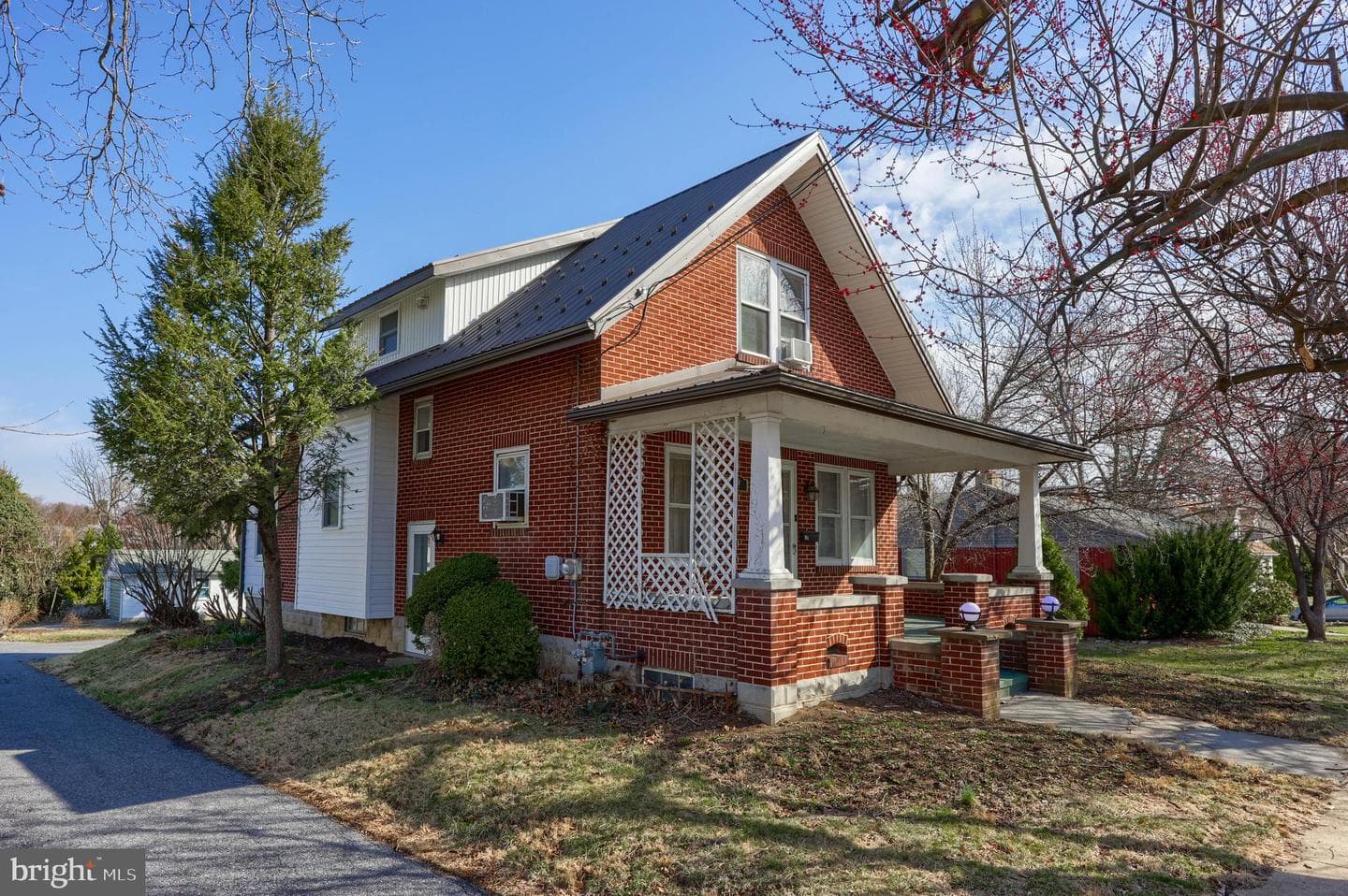 11 E Poplar Street photo 3