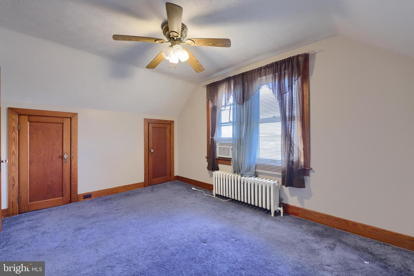 11 E Poplar Street photo 33