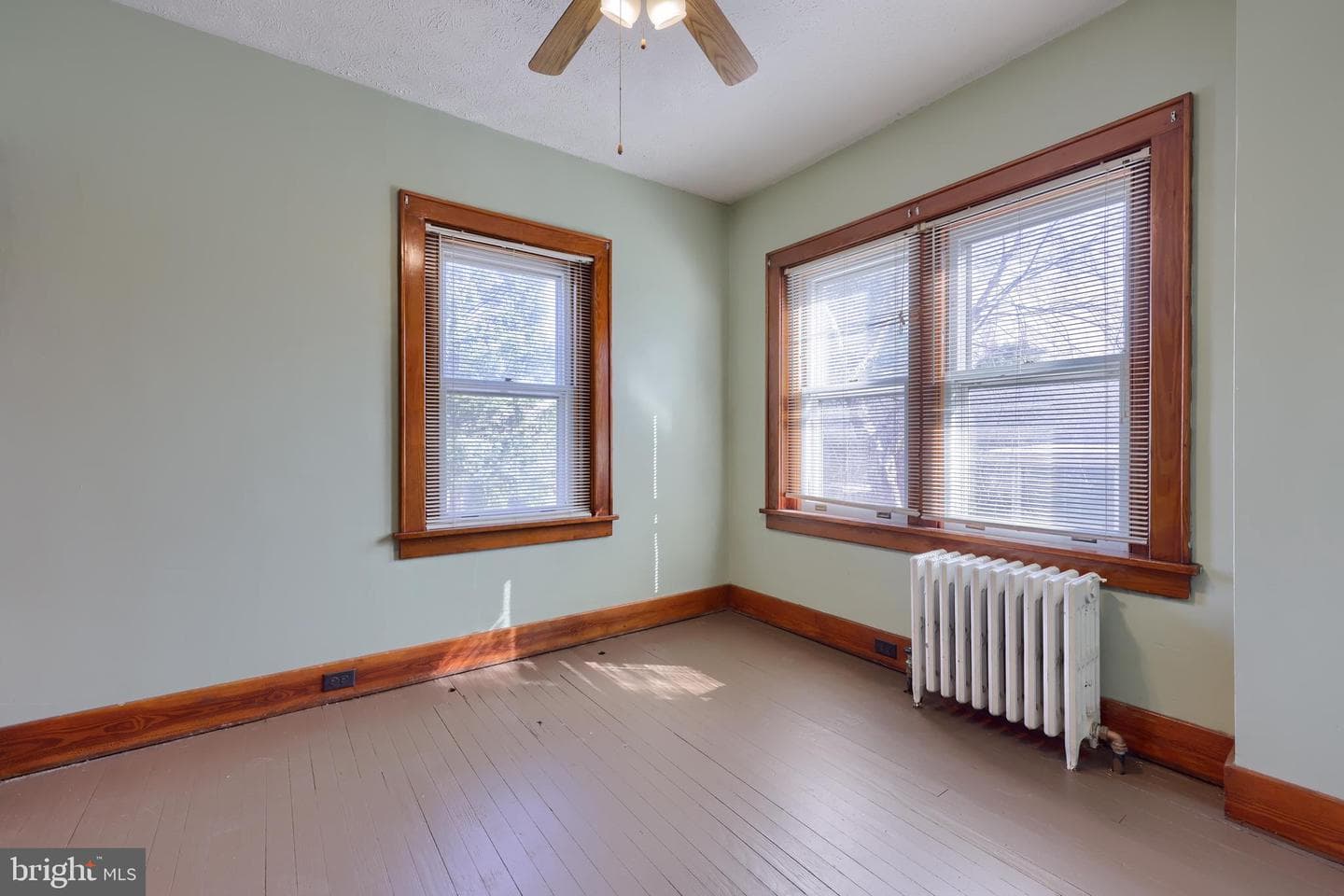 11 E Poplar Street photo 34