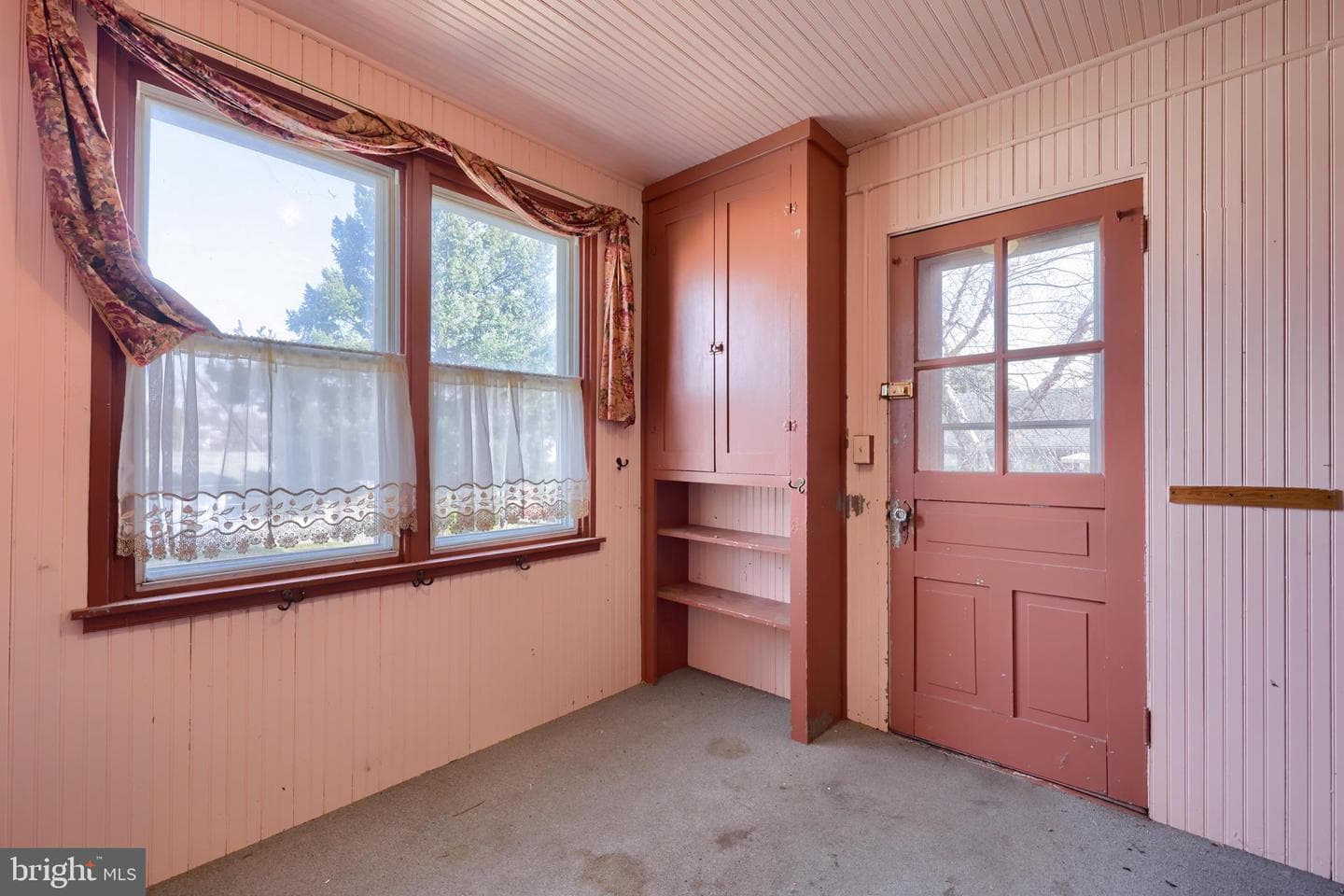 11 E Poplar Street photo 35