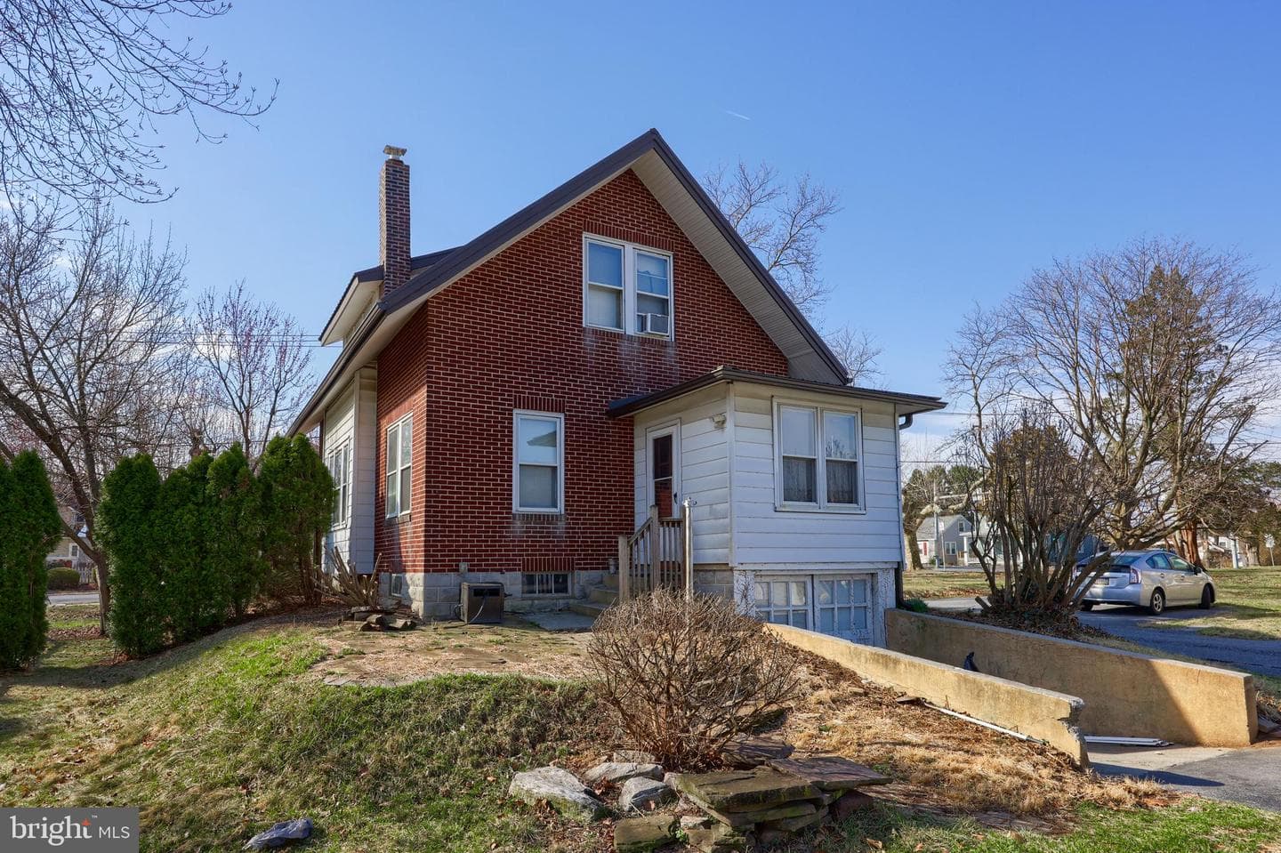 11 E Poplar Street photo 8