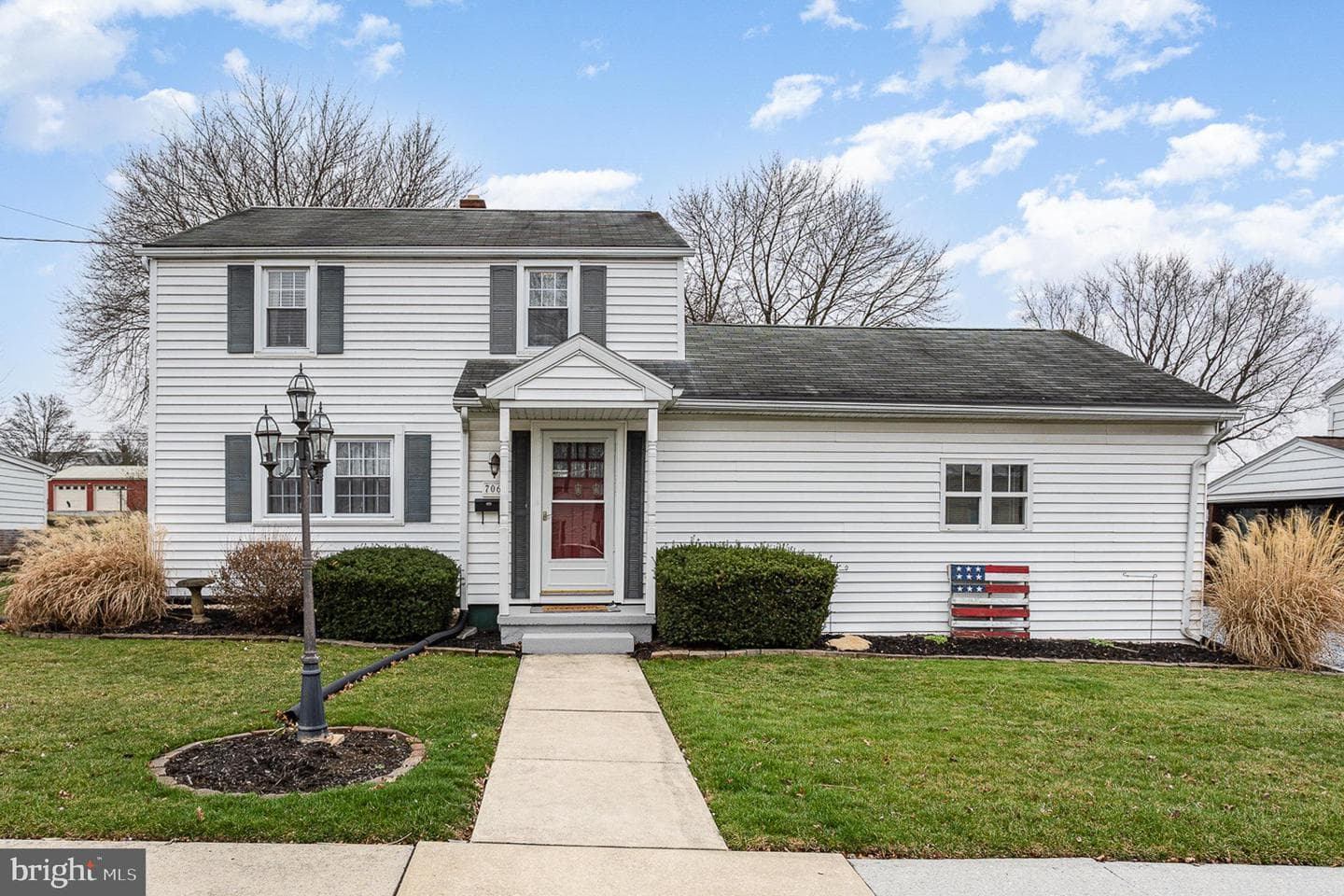706 W Oak Street photo 2