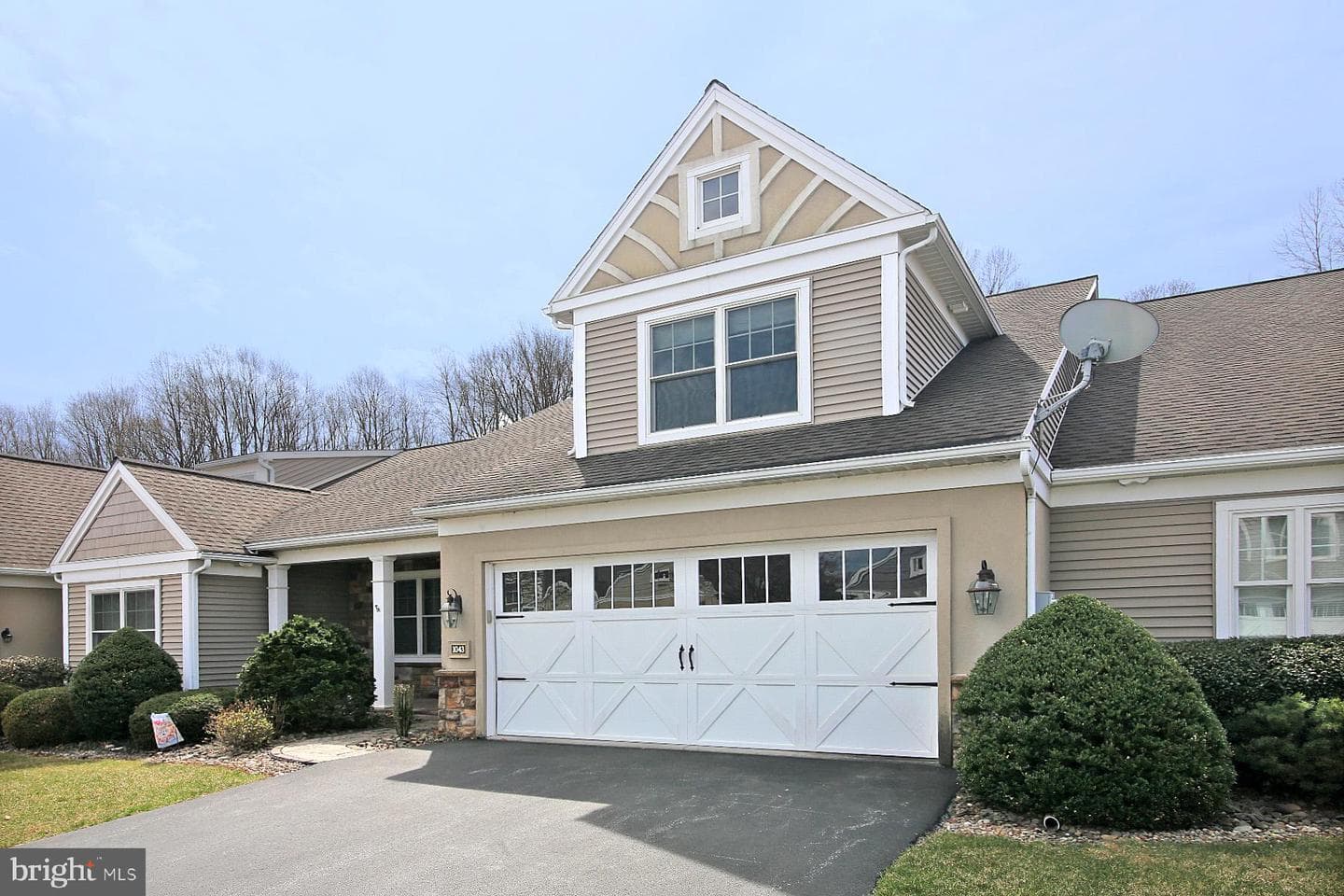 1043 English Drive photo 2