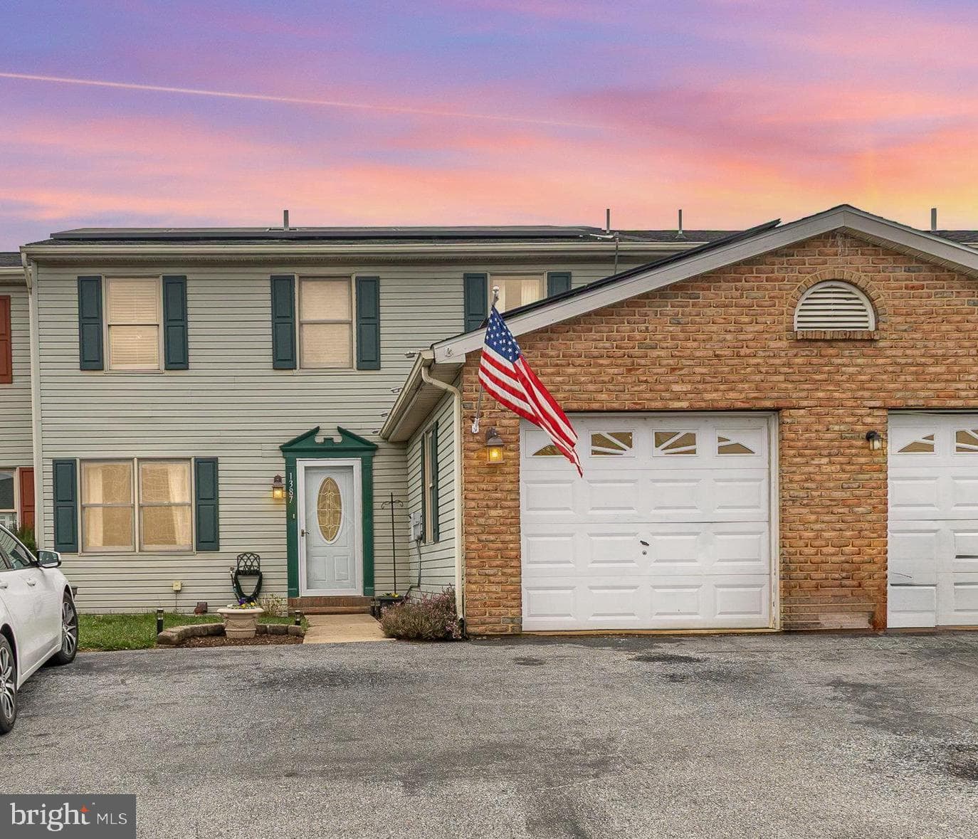 1387 Sholly Avenue photo 1