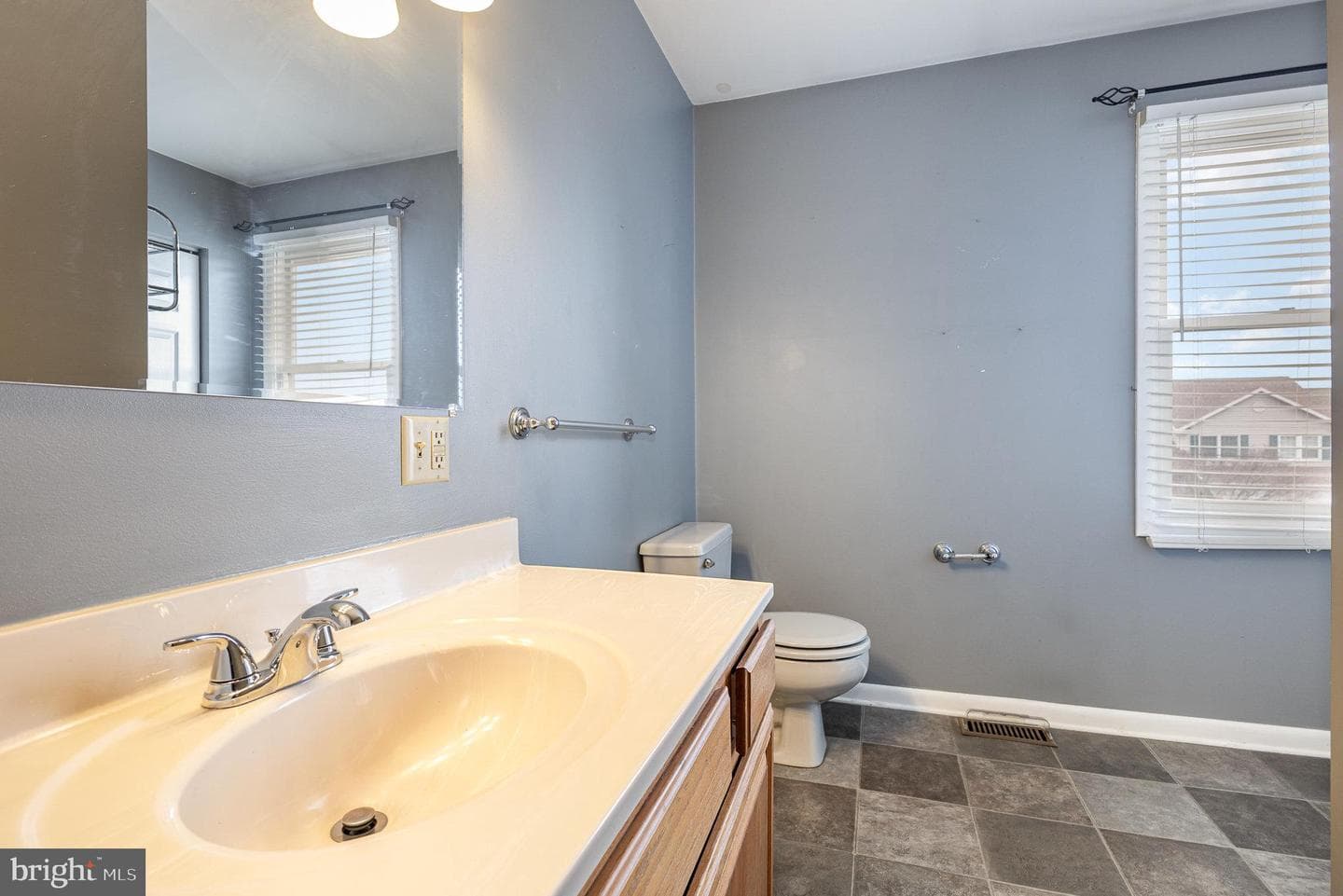 1387 Sholly Avenue photo 21