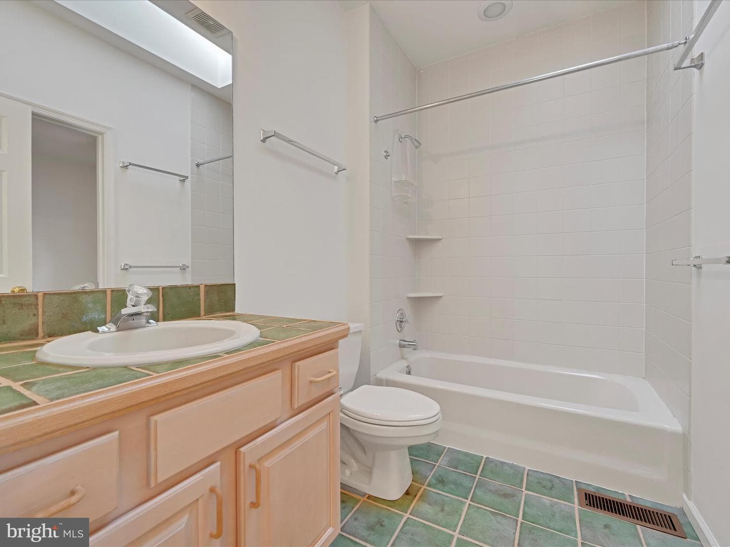 520 Waterside Circle photo 24