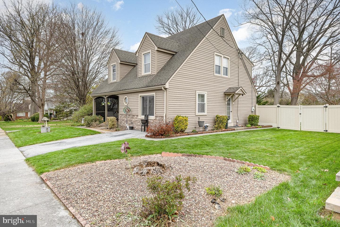 706 Smith Avenue photo 33