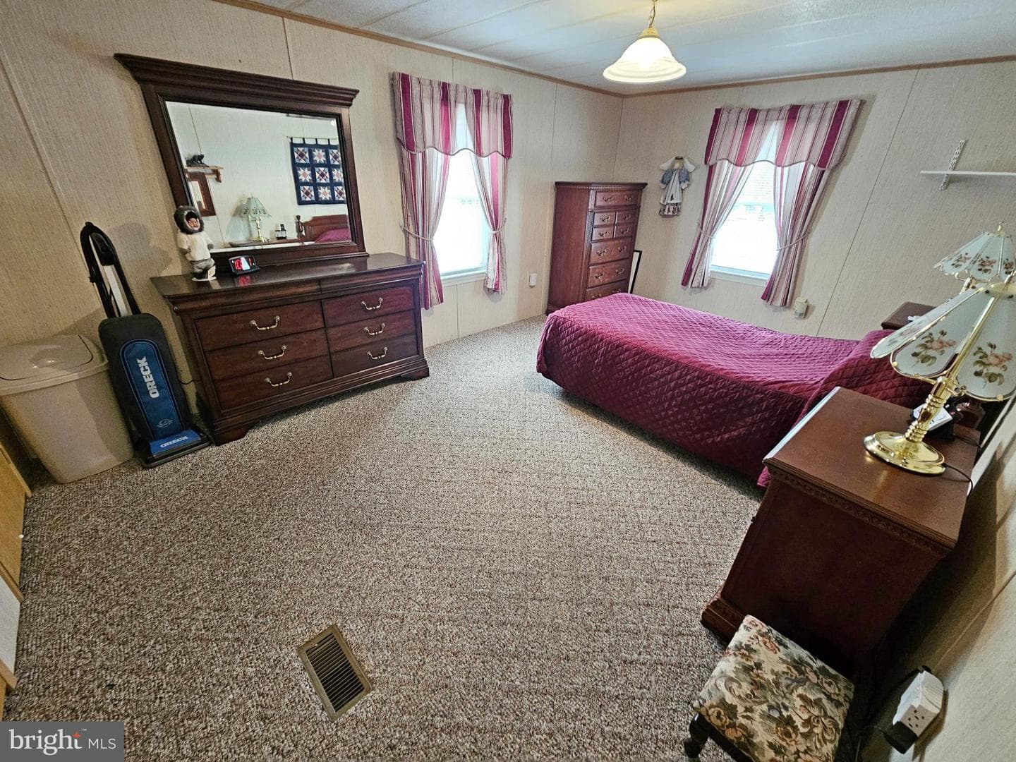 319 Maple Avenue photo 10