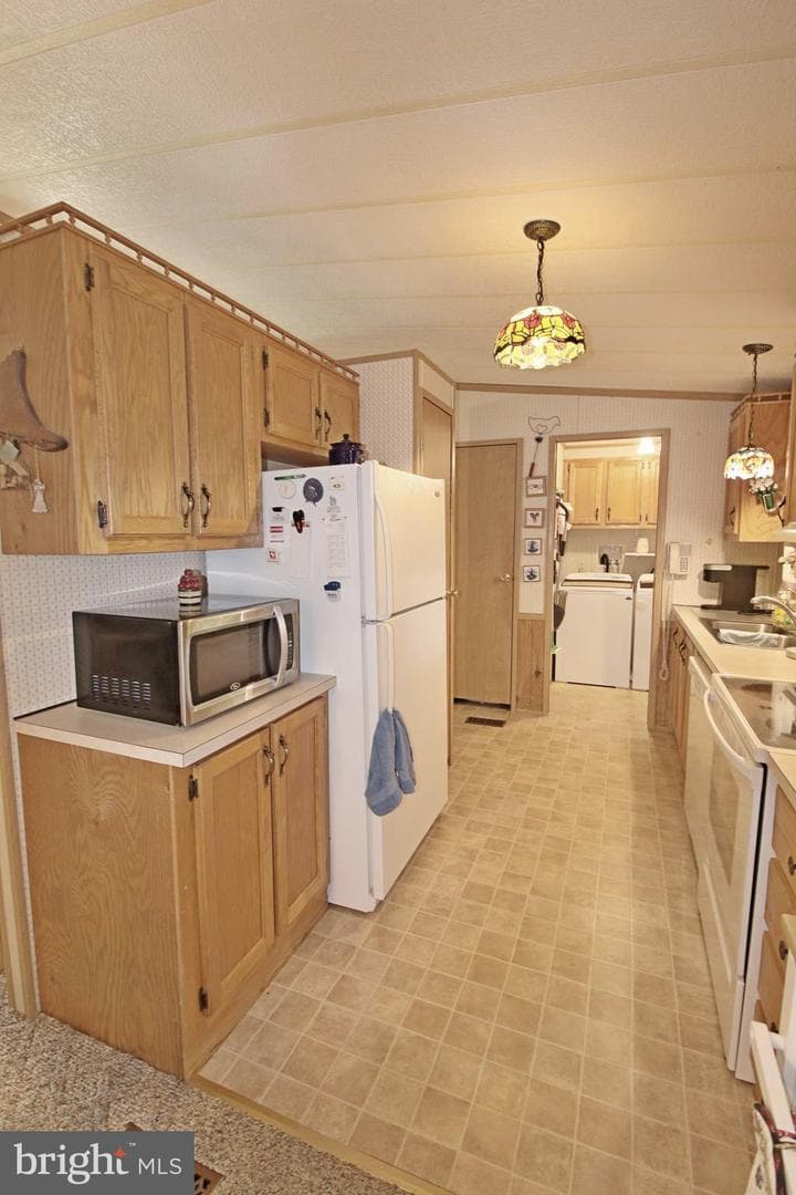319 Maple Avenue photo 18