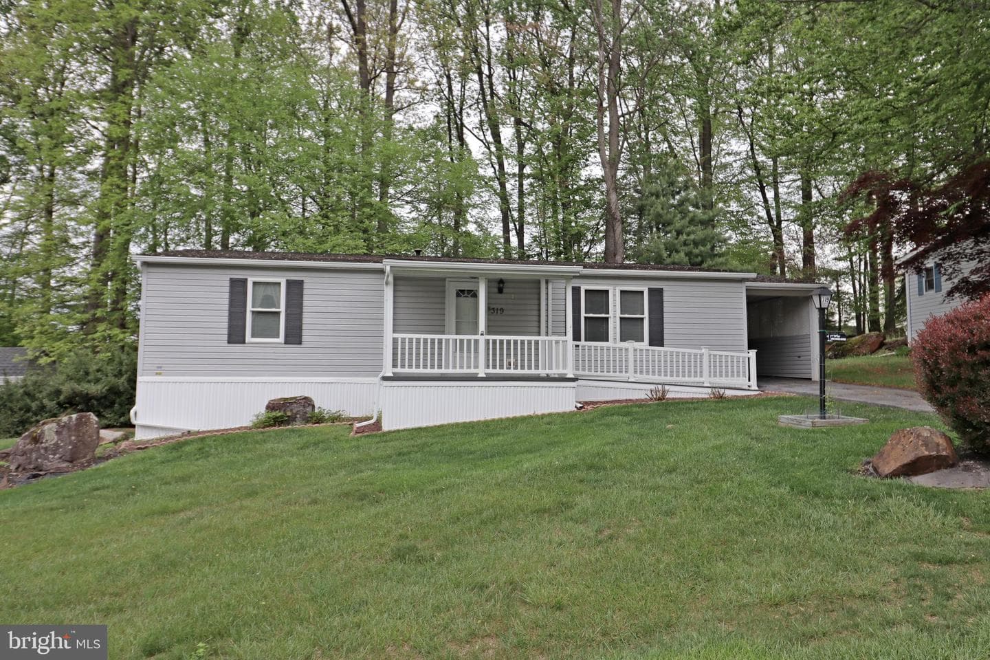 319 Maple Avenue photo 22