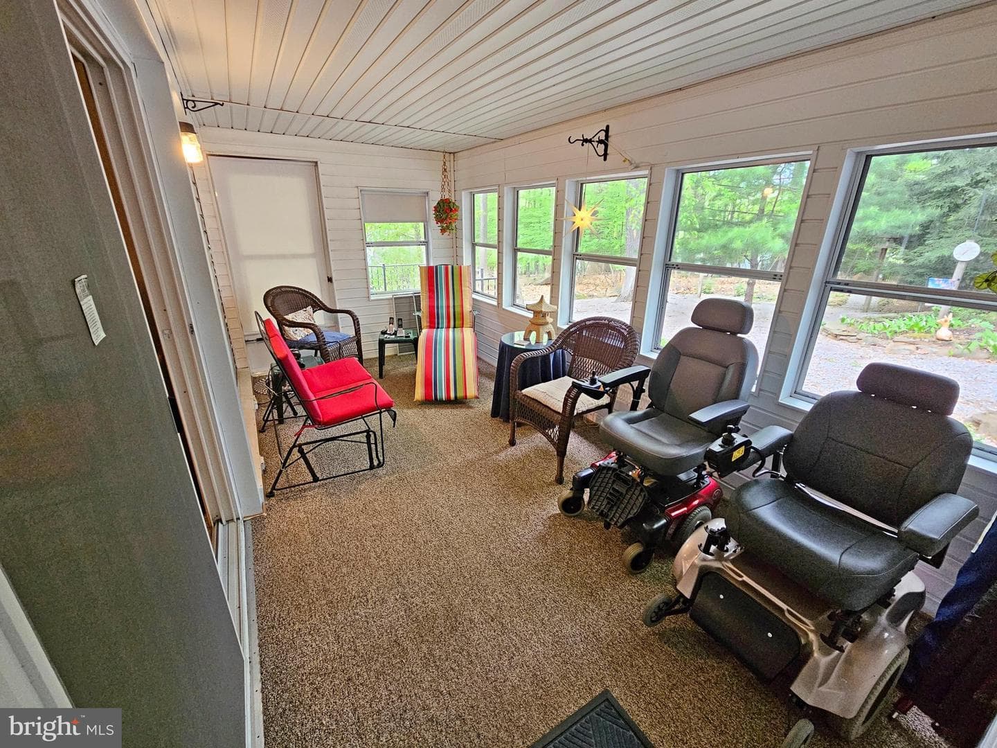 319 Maple Avenue photo 9