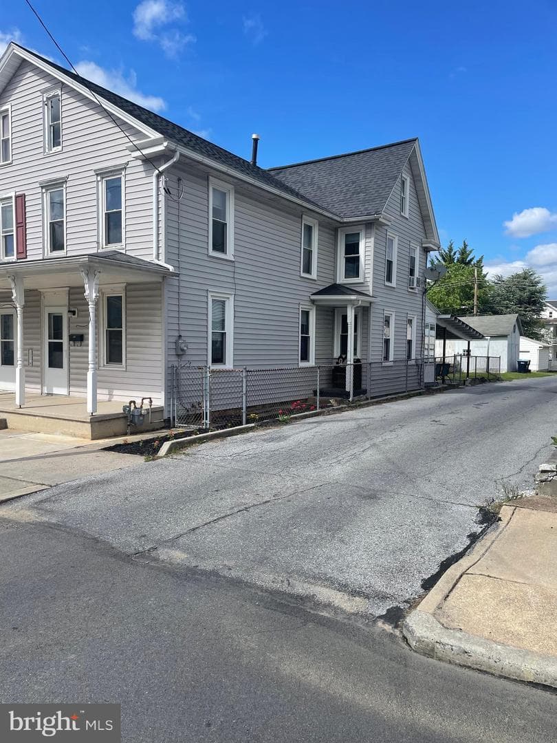100 N Lincoln Street photo 2