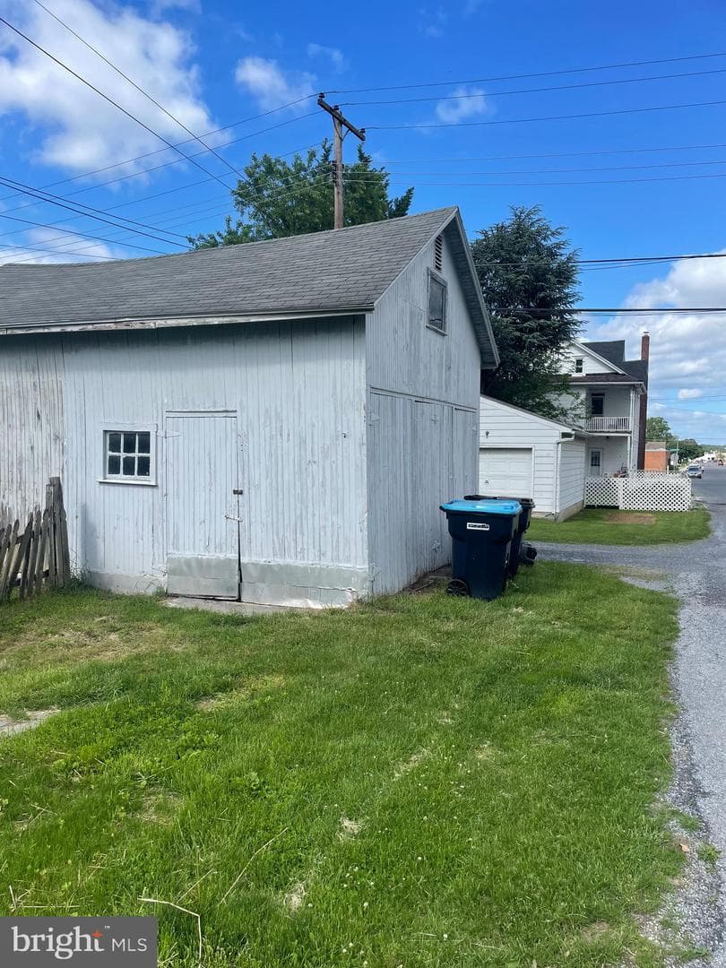 100 N Lincoln Street photo 29