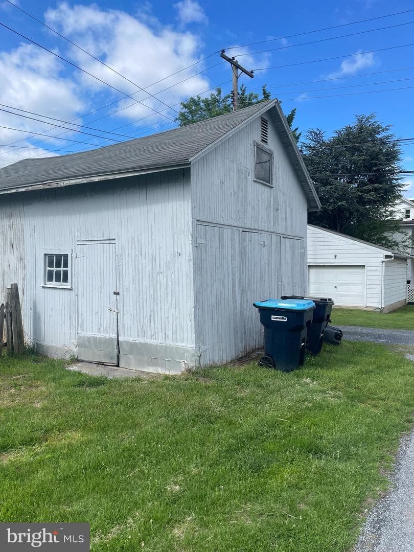 100 N Lincoln Street photo 3