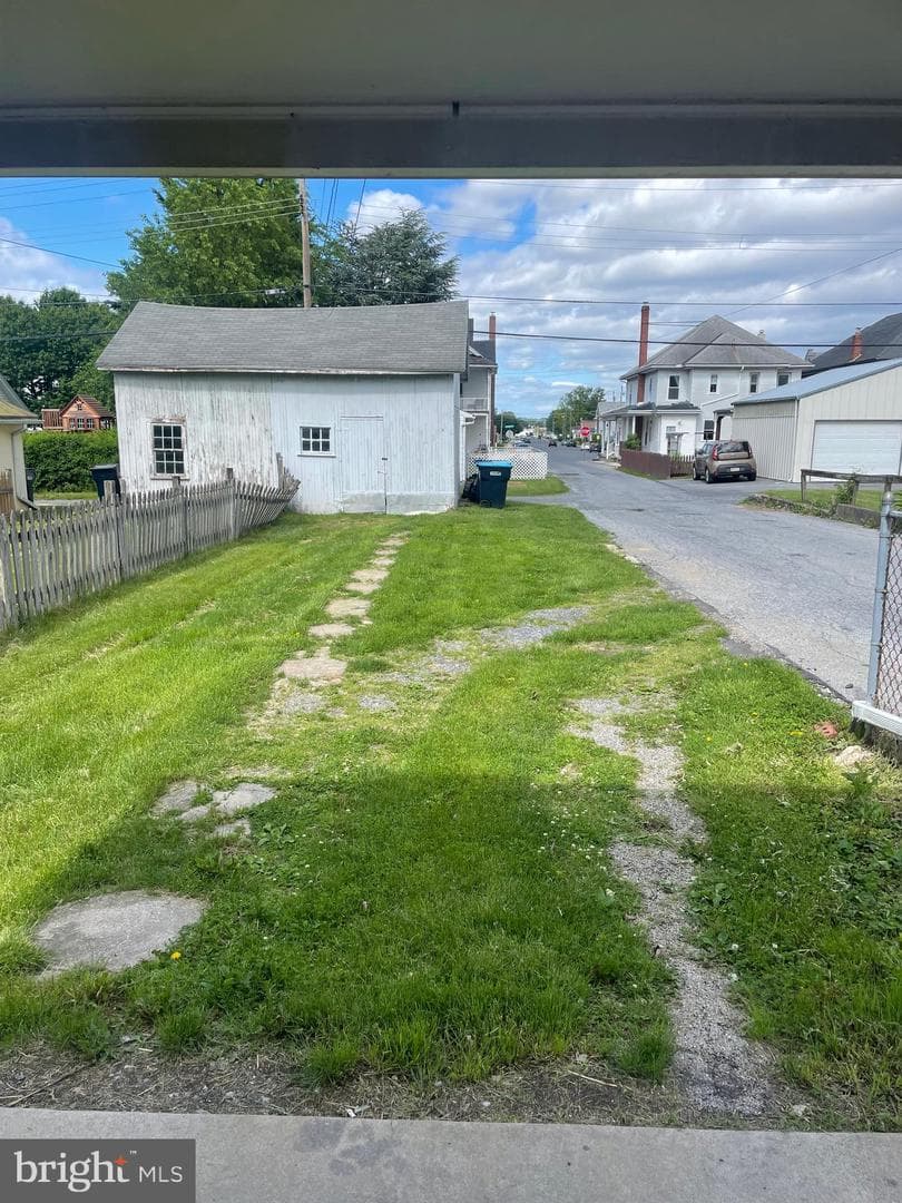100 N Lincoln Street photo 5