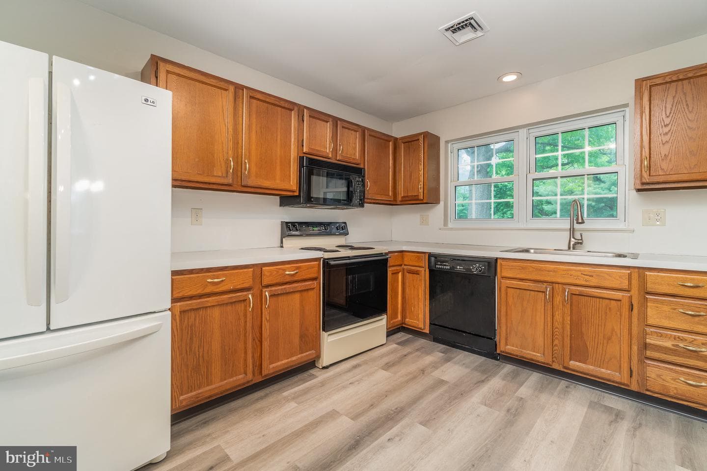 1201 Cambridge Court photo 10