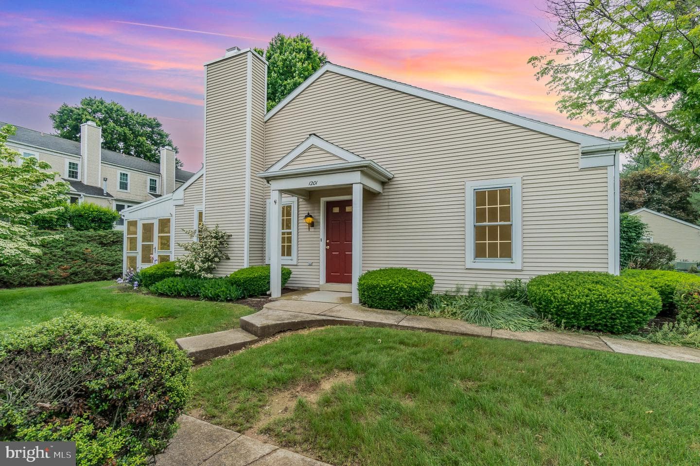1201 Cambridge Court photo 2
