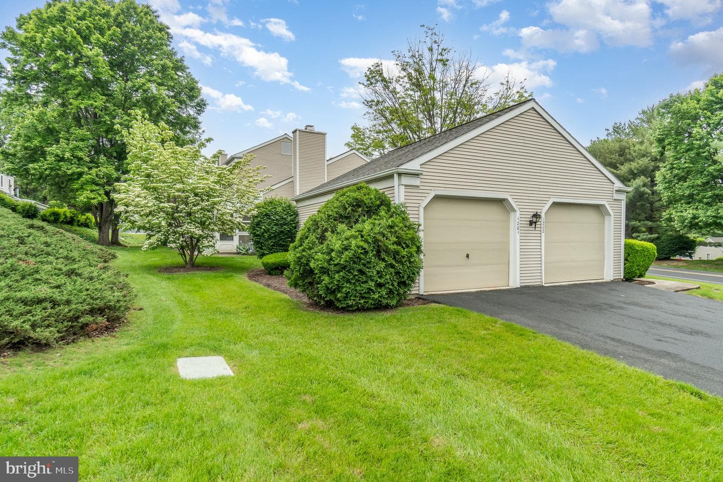1201 Cambridge Court photo 20