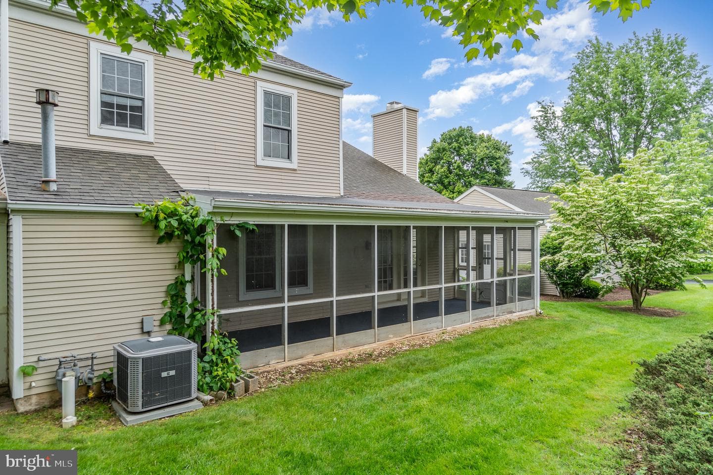 1201 Cambridge Court photo 3