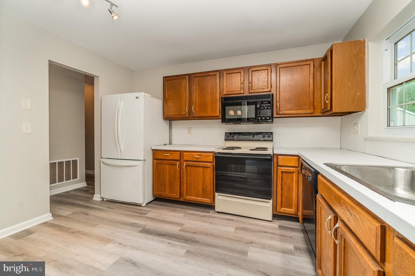 1201 Cambridge Court photo 8