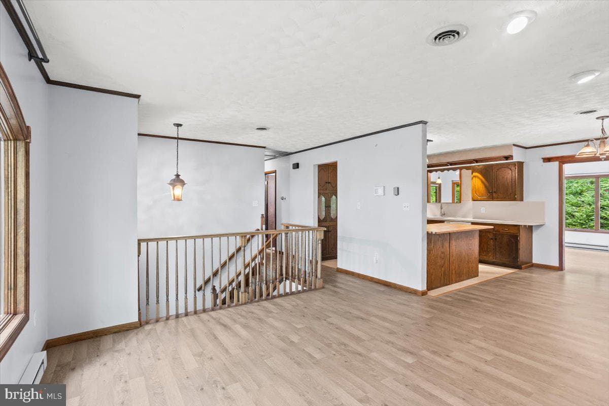 102 Ironmaster Road photo 5