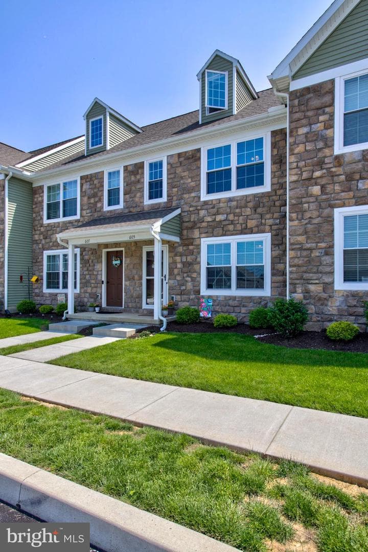 605 Byler Circle photo 2
