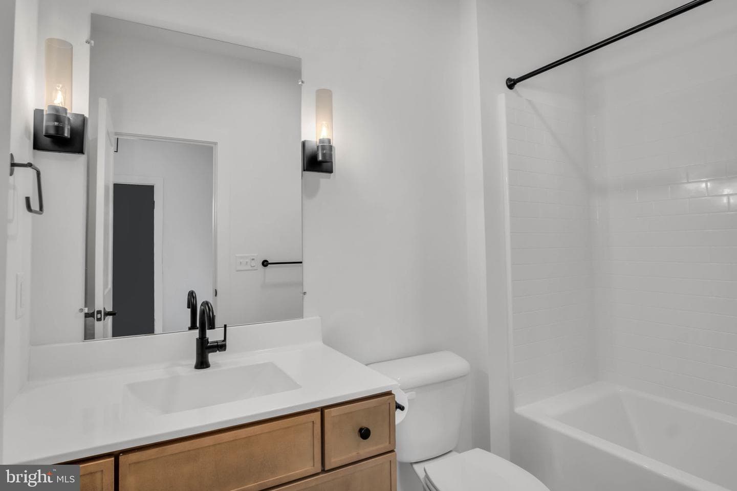 117 Bellflower Avenue photo 11