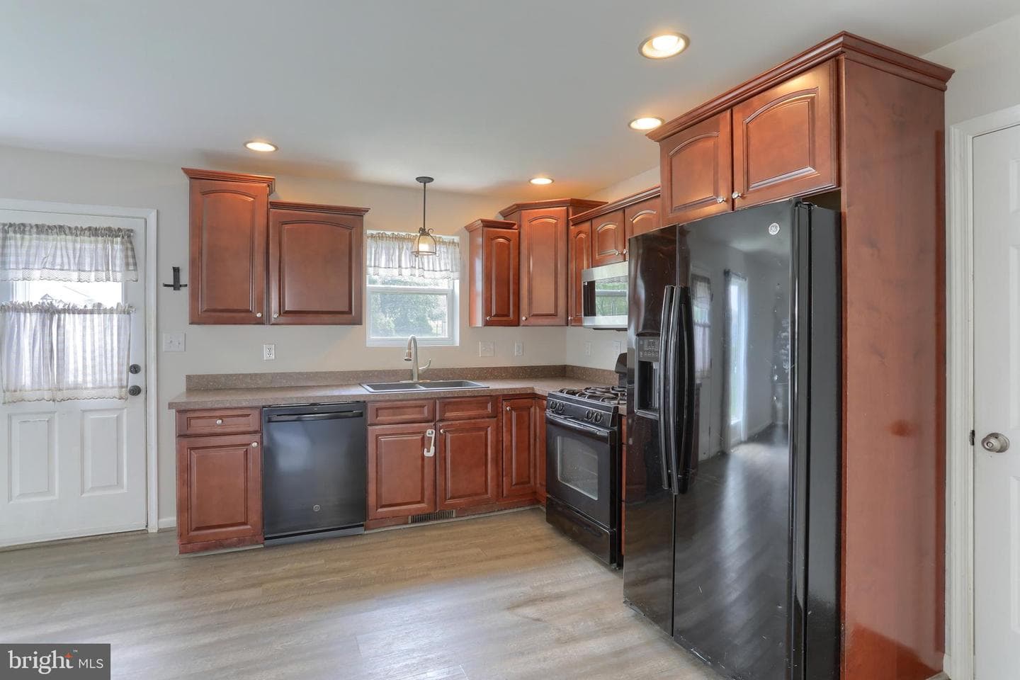 150 Woodlawn Avenue photo 33