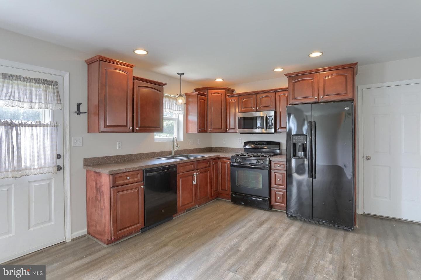 150 Woodlawn Avenue photo 34