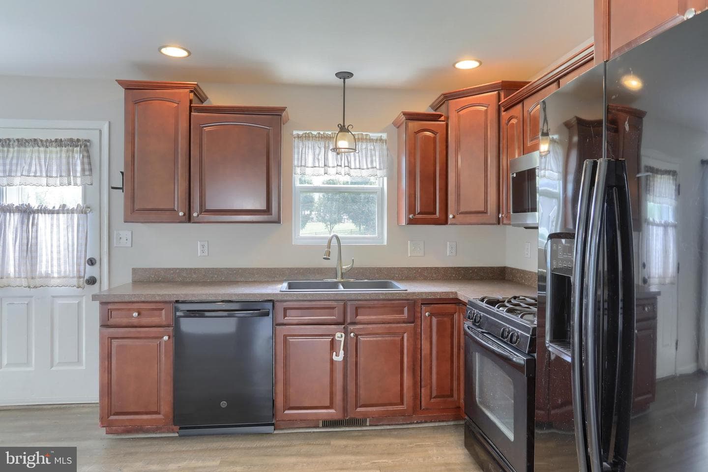150 Woodlawn Avenue photo 35