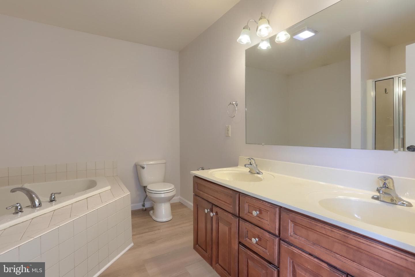 150 Woodlawn Avenue photo 9