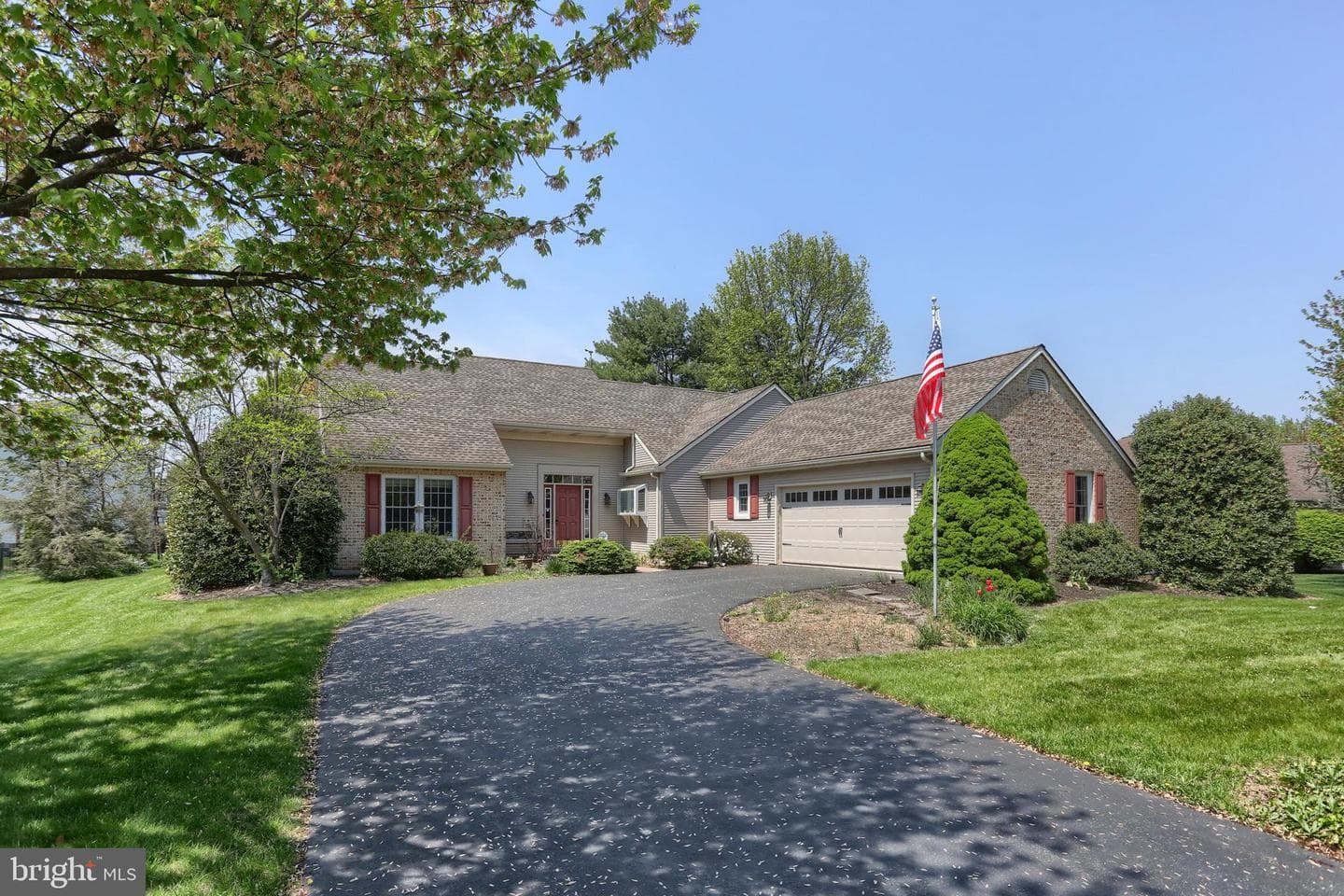 5 Stone Hedge Drive photo 2