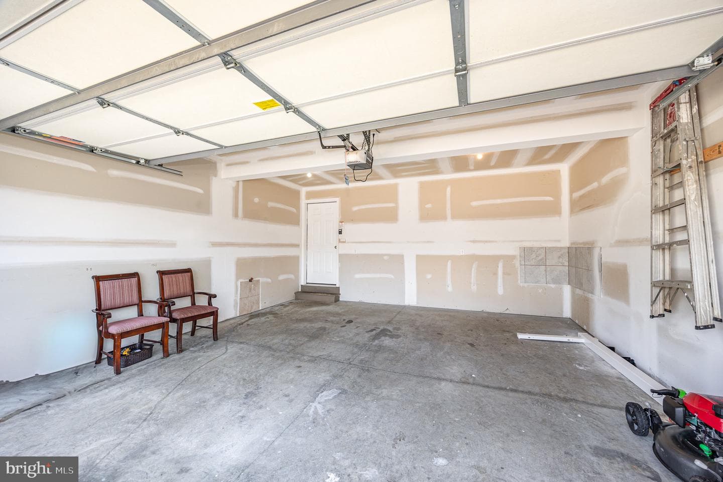 764 S Lancaster Street photo 35